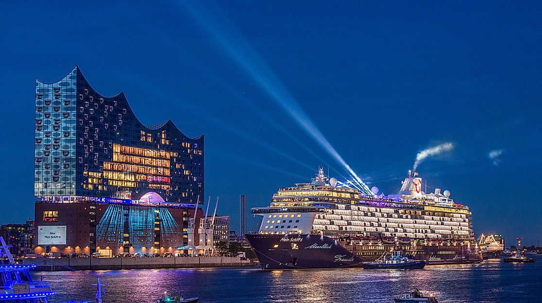 taufe-mein-schiff-6_c-christian-spahrbier-12