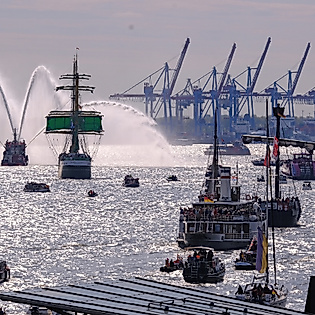 Port anniversary culmination parade