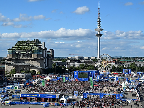 190624_Fan Zone_mit Public Viewing Heiligengeistfeld-Royalty Free (RF)-Thomas Panzau