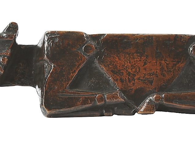 Ewald Mataré: Dreieck-Kuh I, 1942, Bronze, Museum Kurhaus Kleve – Dauerleihgabe des Freundeskreises Museum Kurhaus und Koekkoek-Haus Kleve e. V., Schenkung Dr. Tresi Sack und Prof. Dr. Heinz Sack