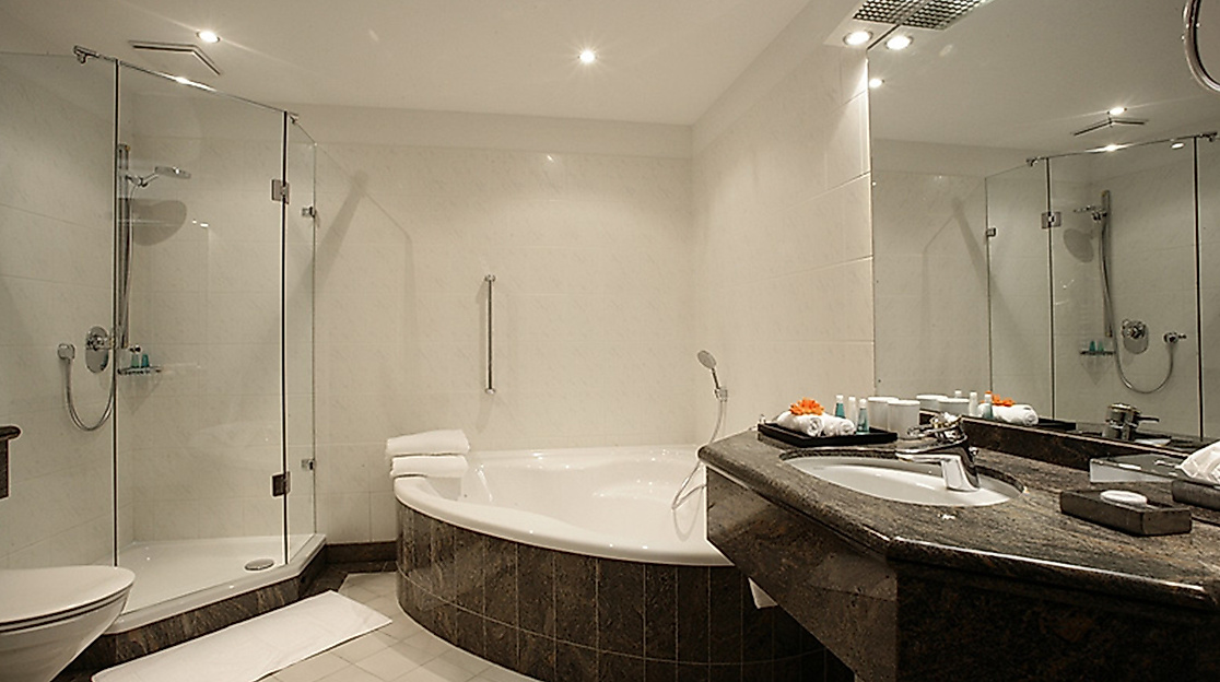 Hotel Boston Hamburg: XL Classic Bathroom