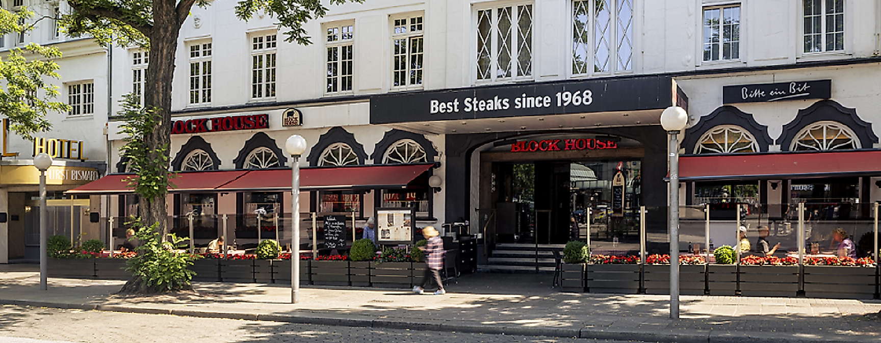 Exterior view of the BLOCK HOUSE restaurant on Kirchenallee in Hamburg