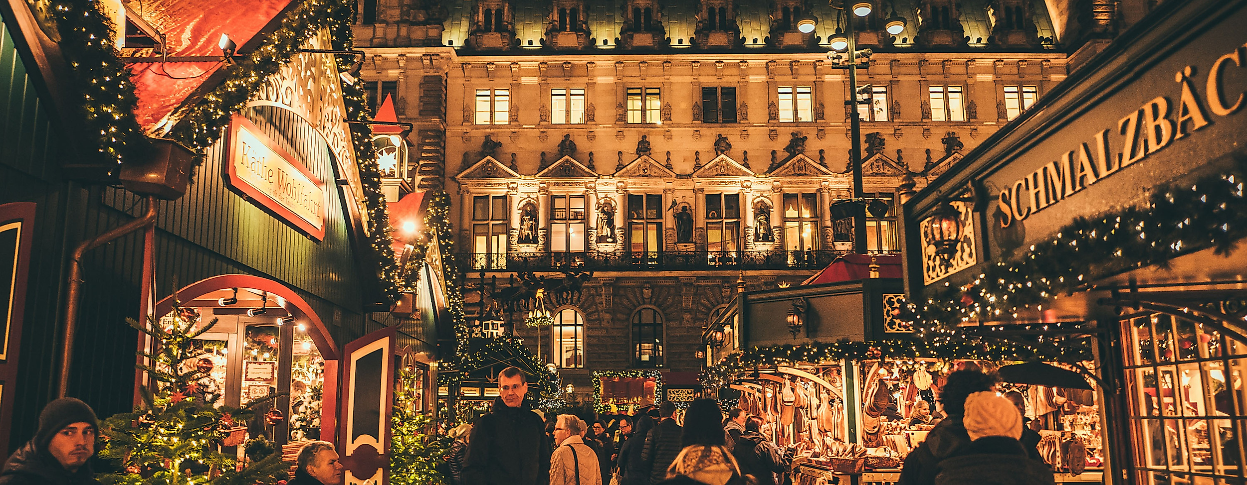 weihnachtsmarkt-rathausmarkt_holy-hamburg-crazy-christmas_c-2018-geheimtipp-hamburg-4