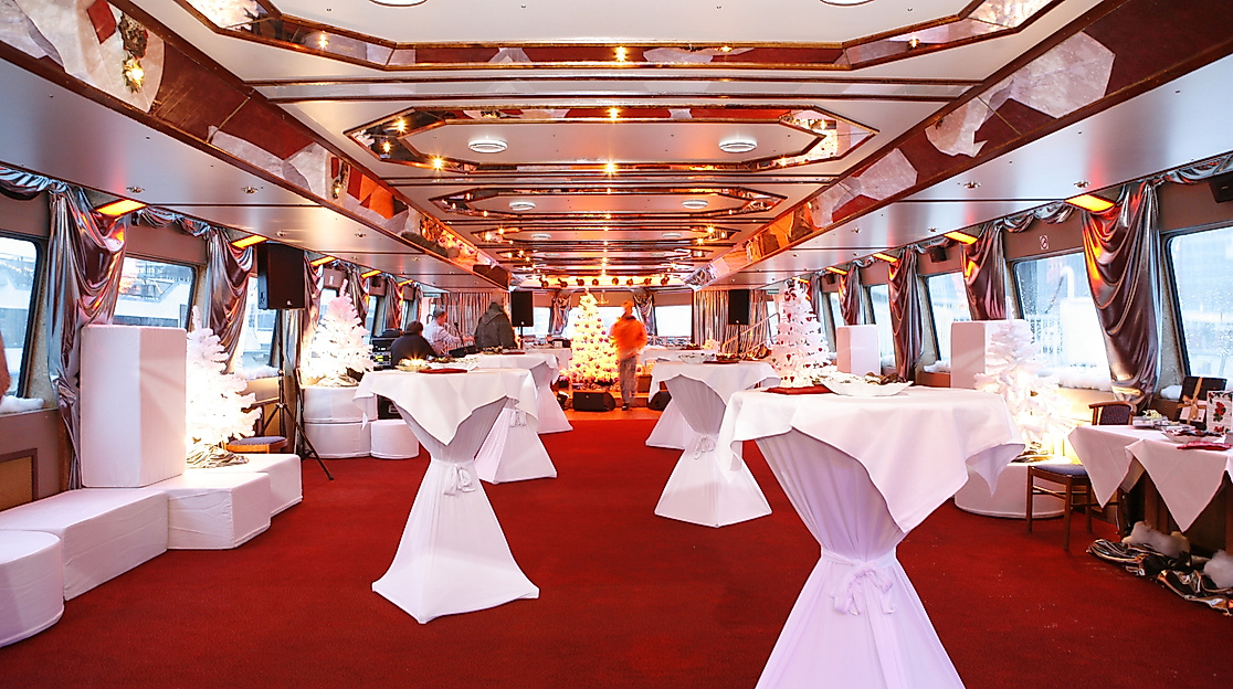 ms-commodore_barkasse-innen_c-barkassen-meyer_1