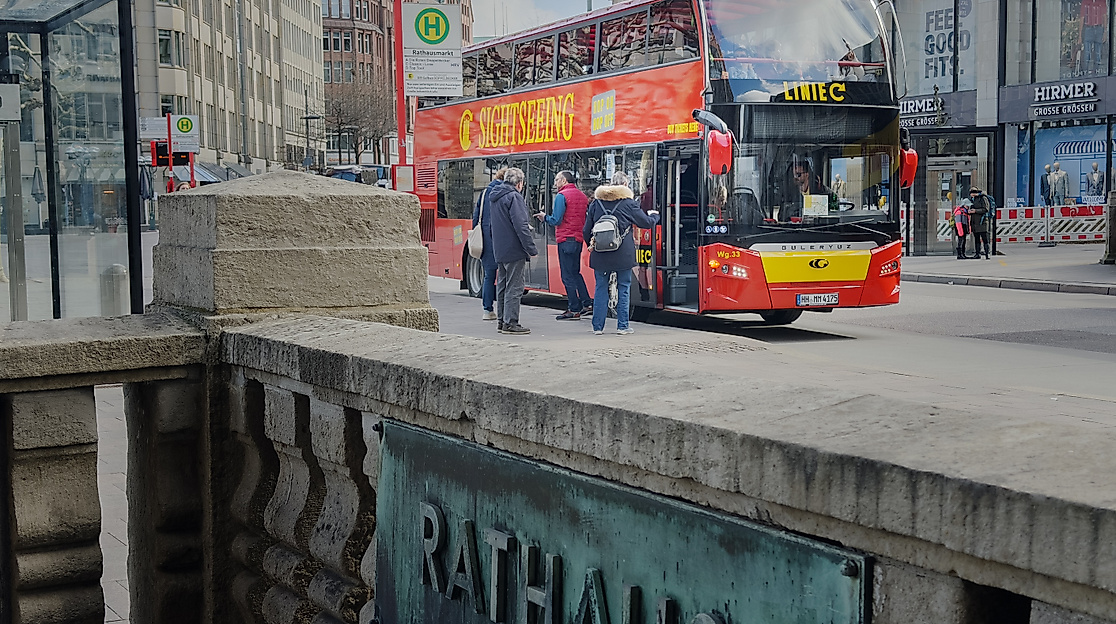 Sightseeing bus at City Hall