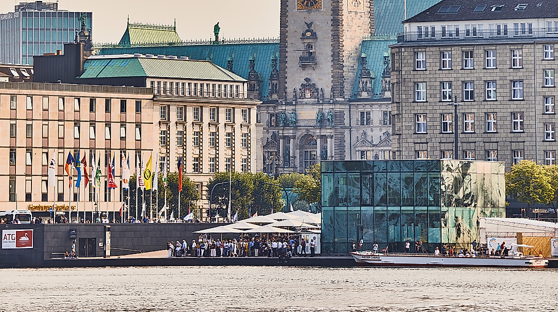 jungfernstieg_rathaus_c-2018-thisisjulia-photography-1