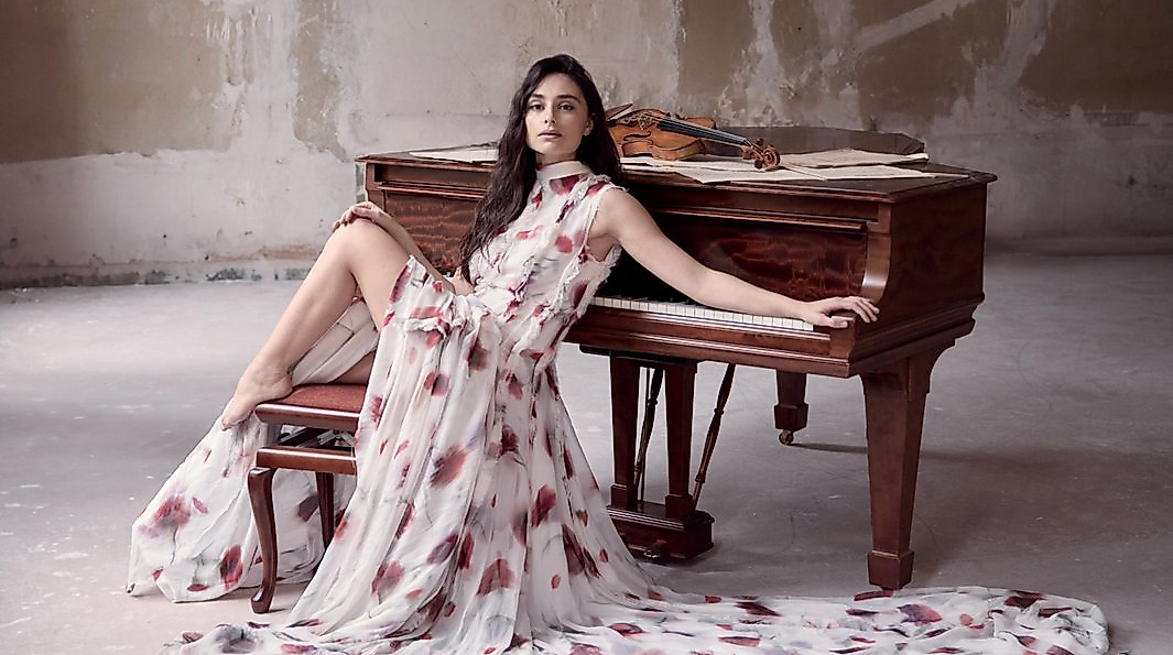 Esther Abrami: Amour