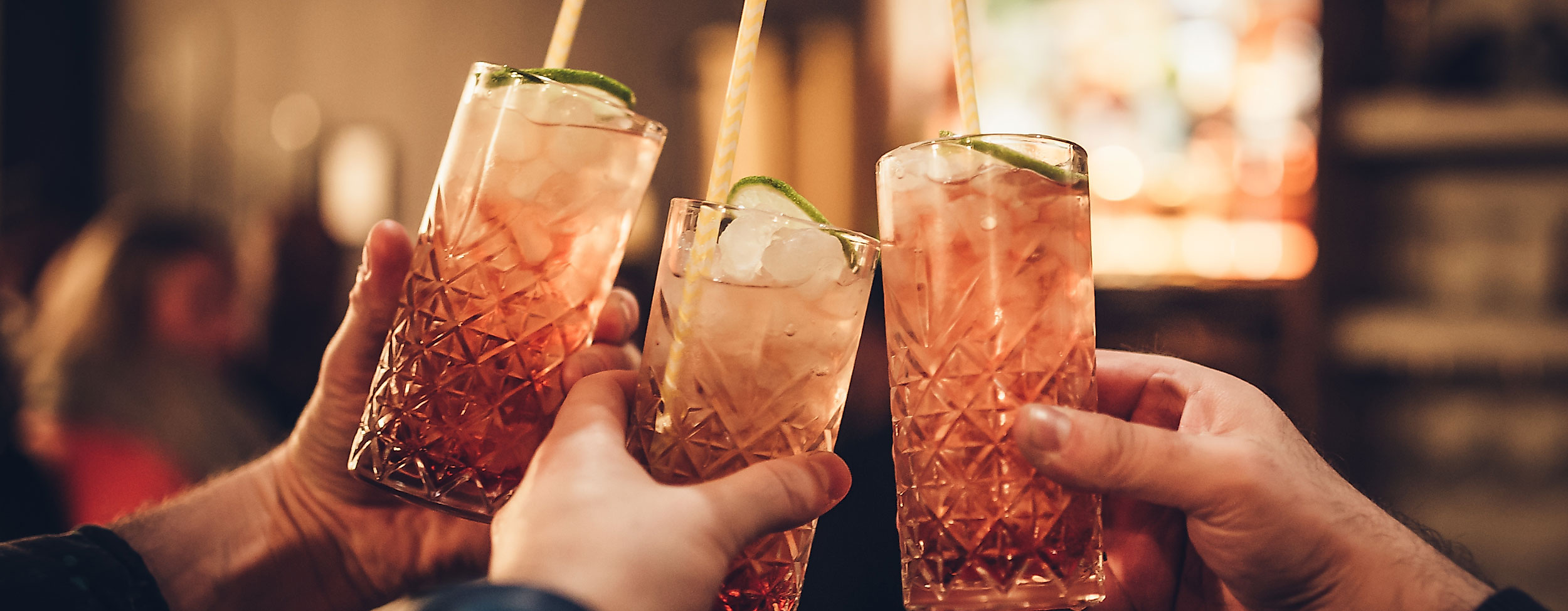 stockbild-queerbar-adobestock_662-259742-tobias-weber-erw-lizenz-2500x1500-web