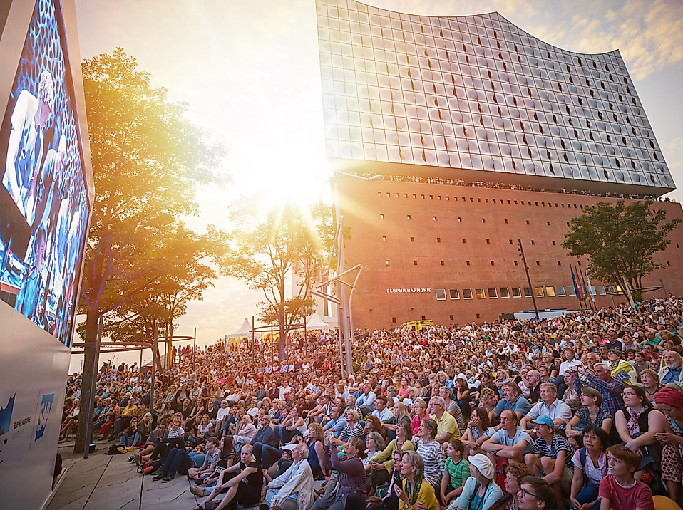 elbphilharmonie-konzertkino_open-air_c-claudia-hoehne