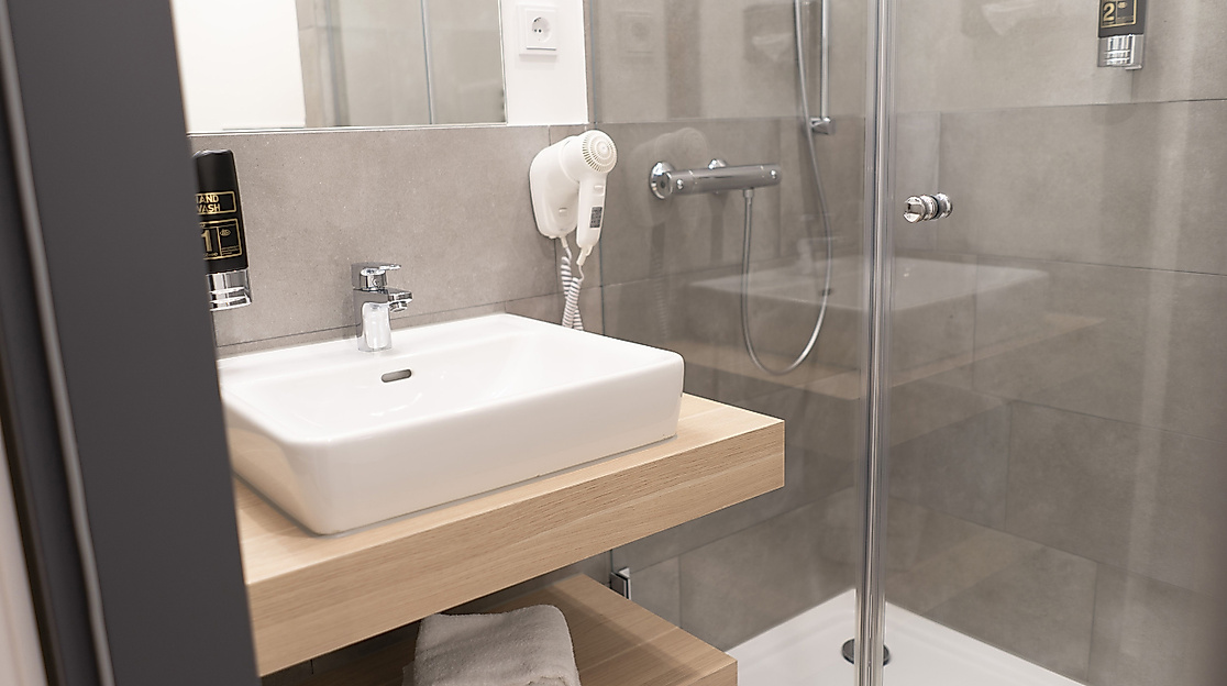 Signature Hotel Skarv Hamburg: Example bathroom