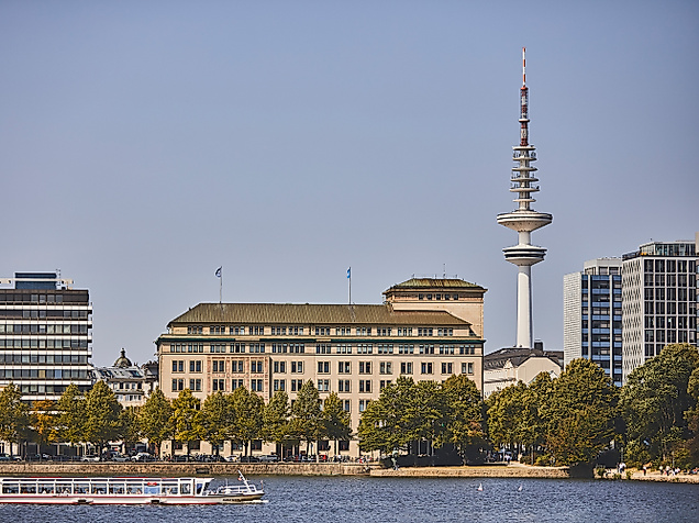 binnenalster_fernsehturm_c-2018-thisisjulia-photography