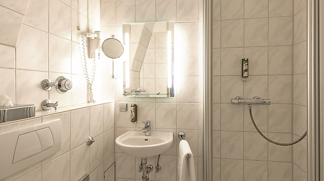 Heikotel - Hotel Wiki (City-Nord) Hamburg: Bathroom