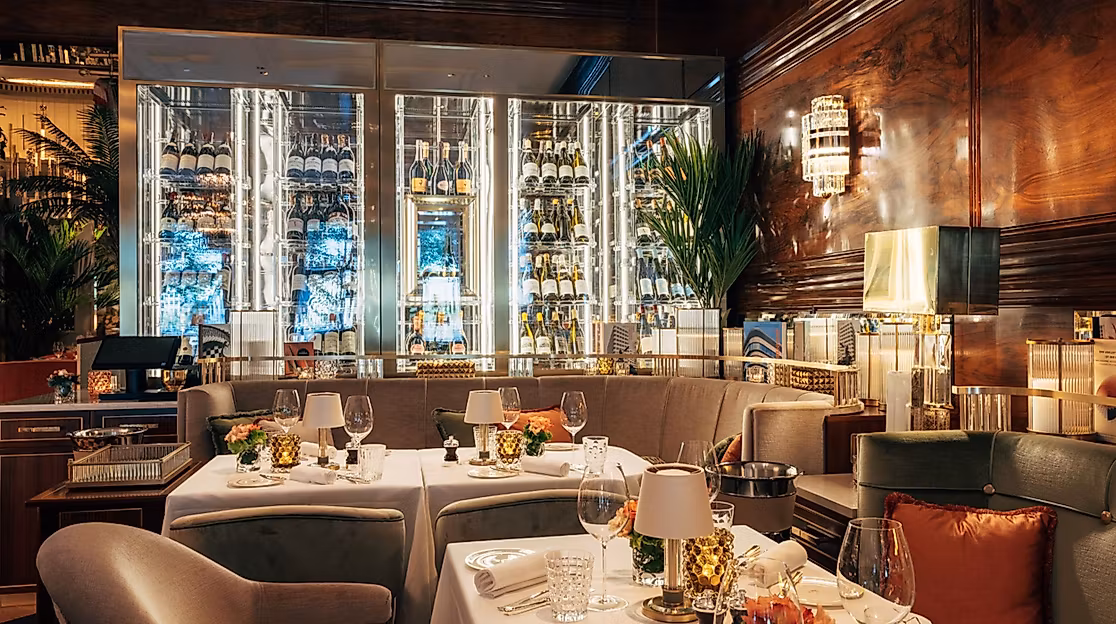 Fairmont Hotel Vier Jahreszeiten: GRILL Restaurant