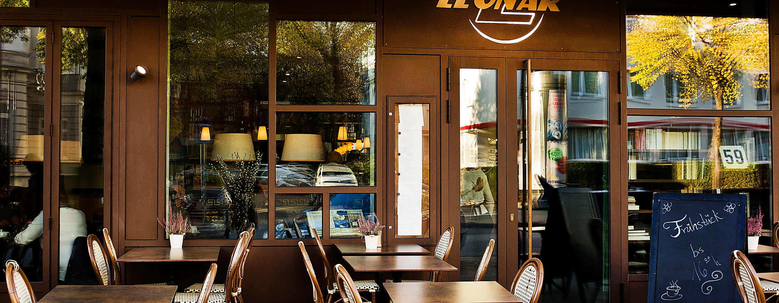 cafe-leonar_front_c-2018_tschreiber