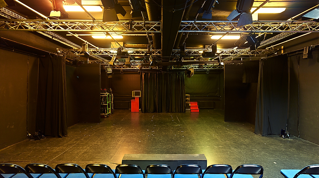 Theaters_Lichthof_innen2_(c)Oliver Heinemann
