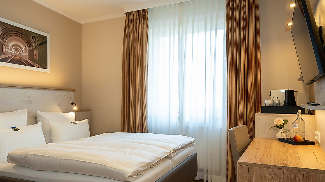 Hotel Rosengarten Hamburg: Double room street view