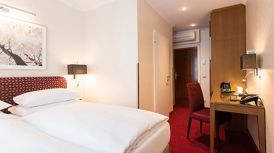 Best Western Plus Hotel St. Raphael Hamburg: Queensize room