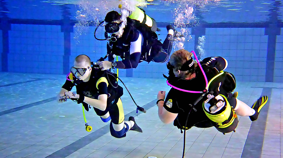 schwimmhalle-inselpark_taucher_c-drs-wittmershaus