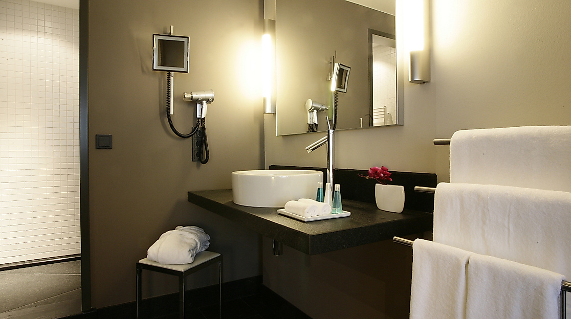 Hotel Boston Hamburg: Large Design Bathroom