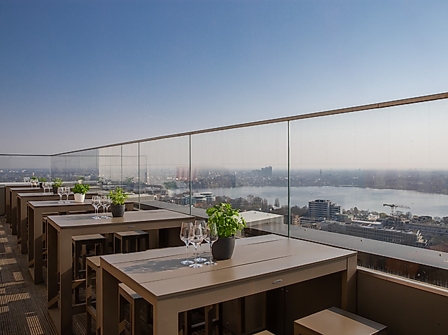 weinbar-terrasse_1-c-wenaas-hamburg-gmbh_1