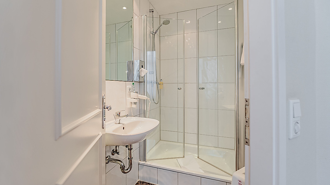 Hotel City House Hamburg: Double room standard bahtroom
