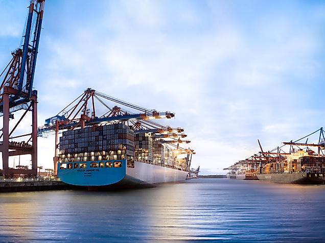 hafen_containerschiff-abendstimmung_c-2014-andreas-vallbracht