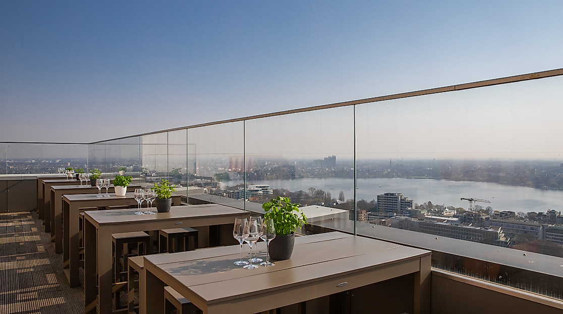 weinbar-terrasse_1-c-wenaas-hamburg-gmbh_1