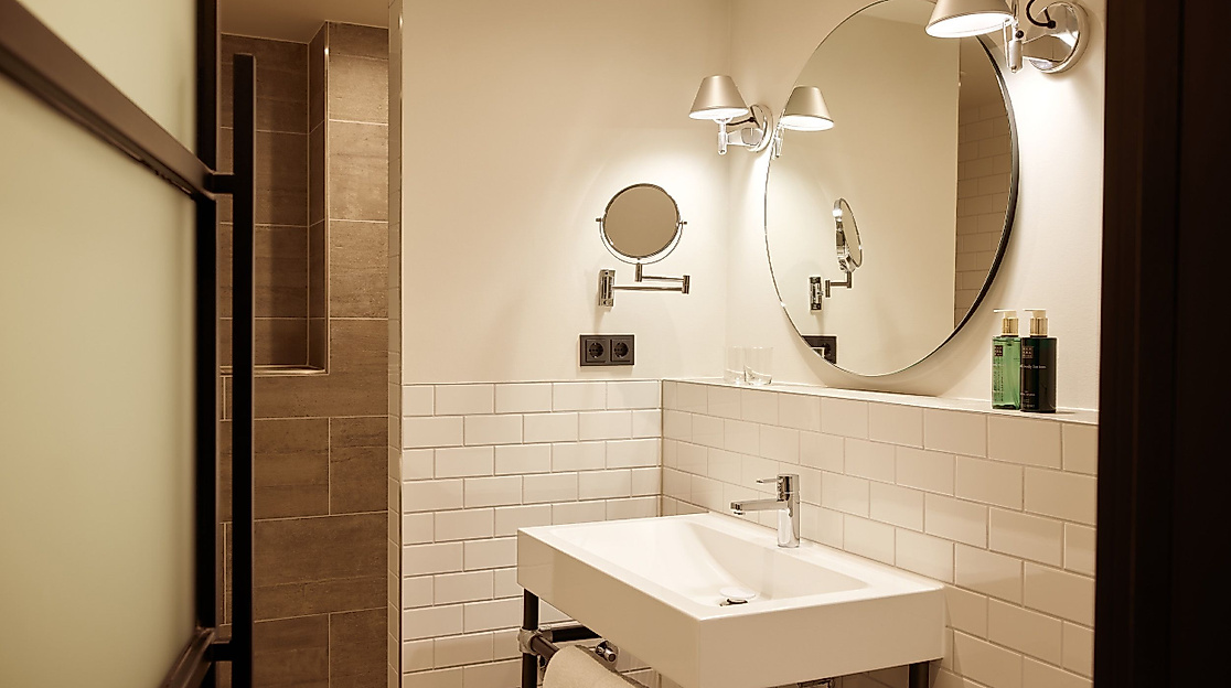 Hotel Gastwerk Hamburg: bathroom