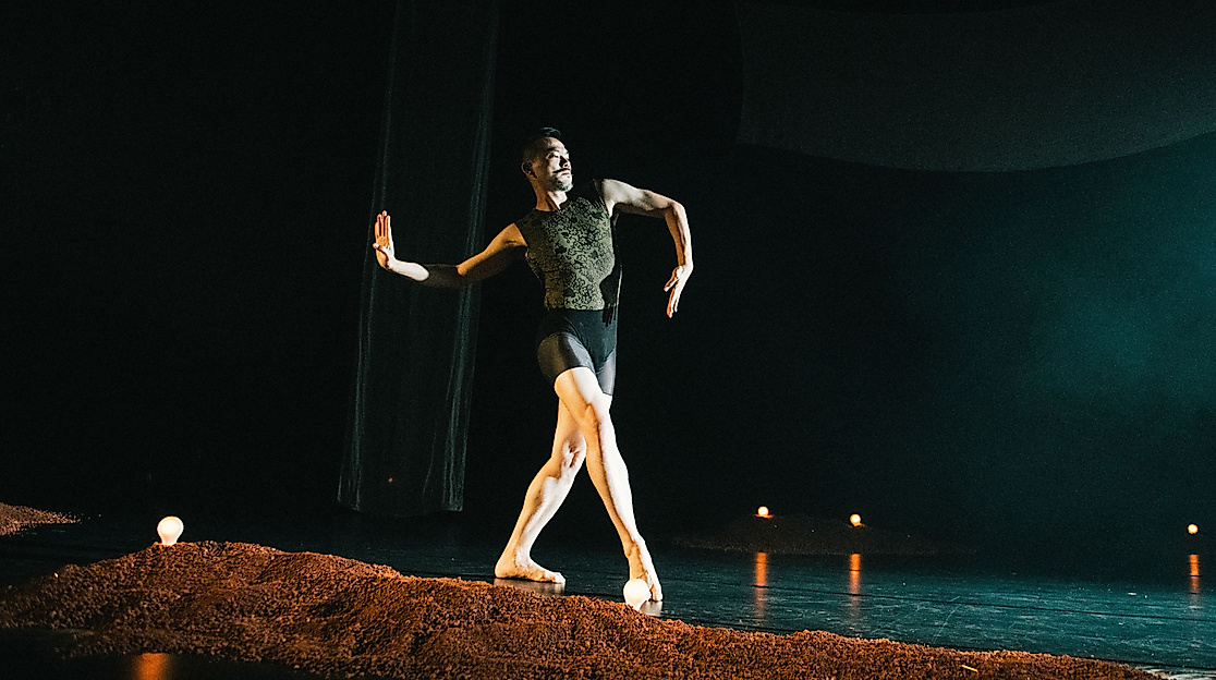 Chen Wu kang Picket Klunchum Choreographing Story Rama House c Candy Weltz