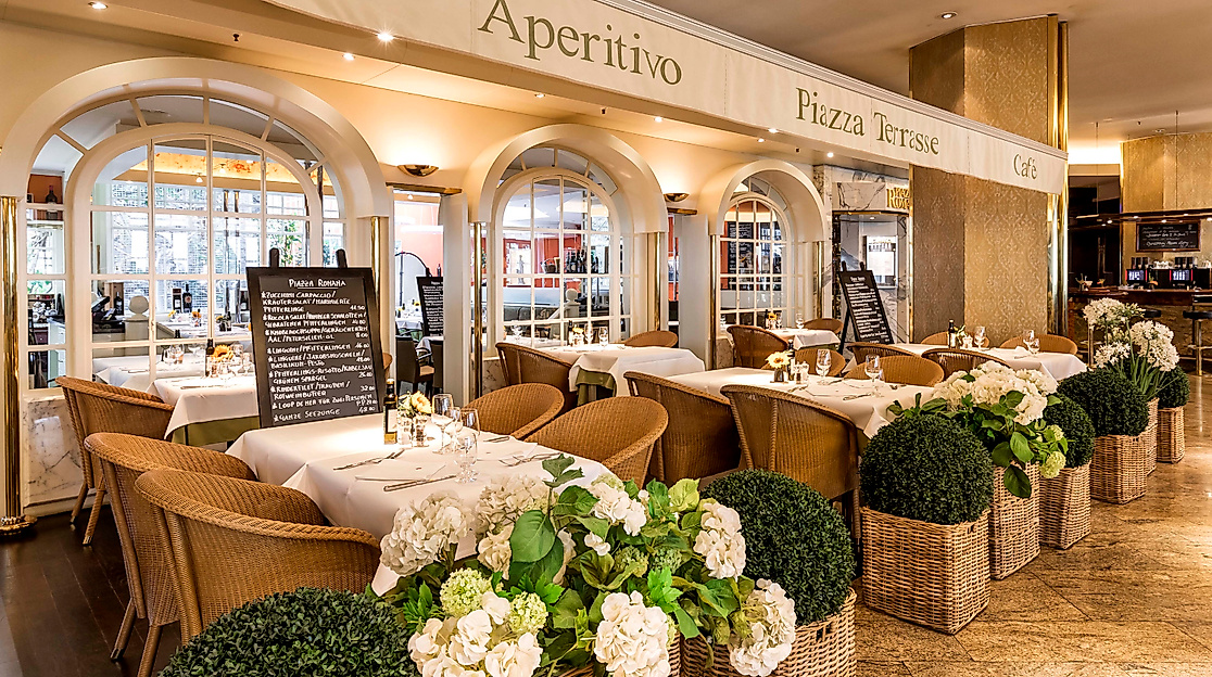 grand-elysee-hamburg_piazza-romana-terrasse_c_grand-elysee