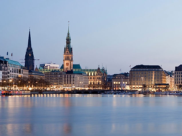 Evening boat tour on the Alster