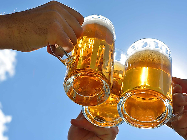 Biergarten-Tour-c-mhp-AdobeStock_87912992
