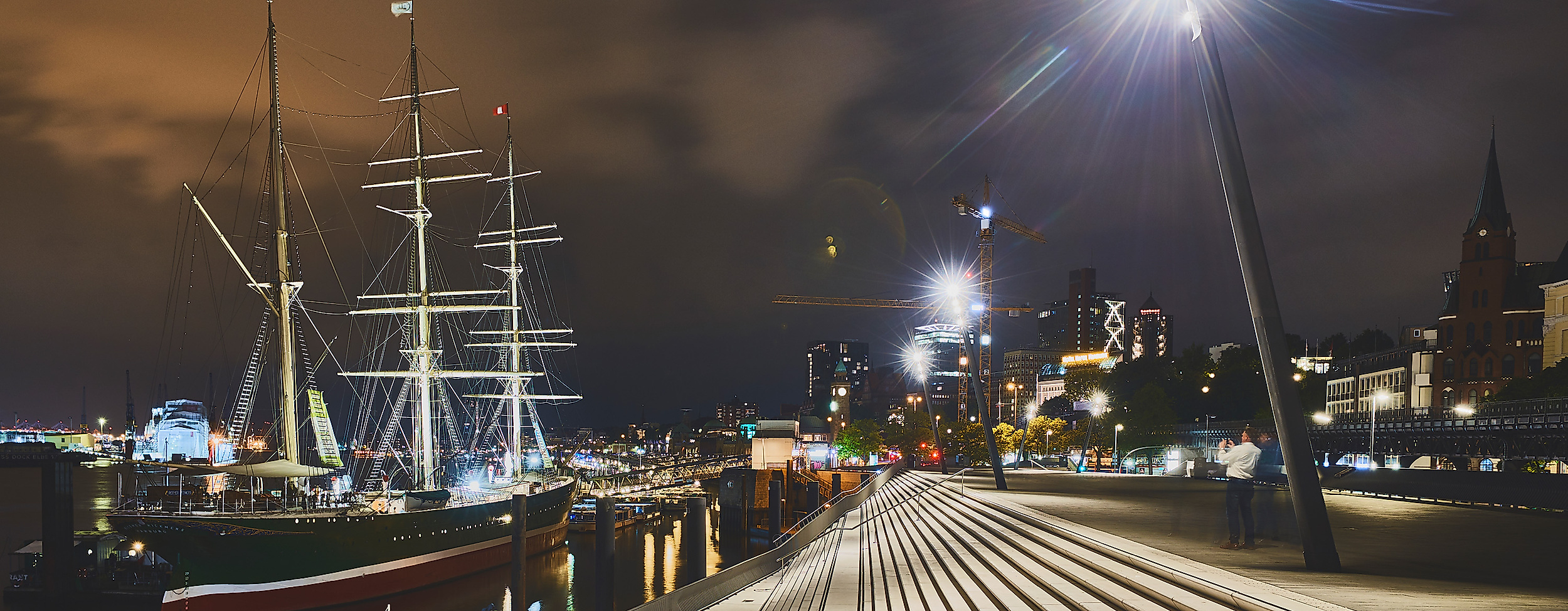 elbpromenade_rickmer-rickmers_nachtaufnahme_c-2019-thisisjulia-photography-3_1
