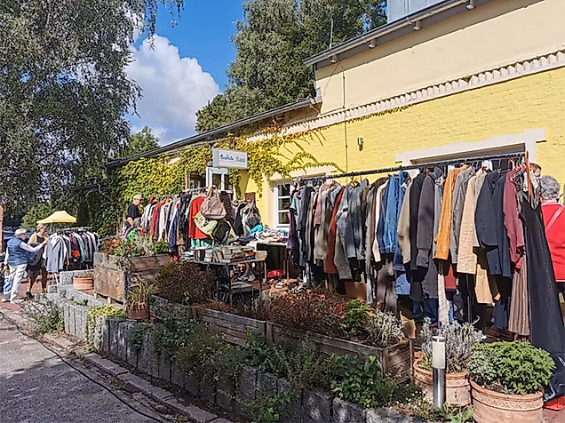 Frauenklamottenflohmarkt (Teaser)