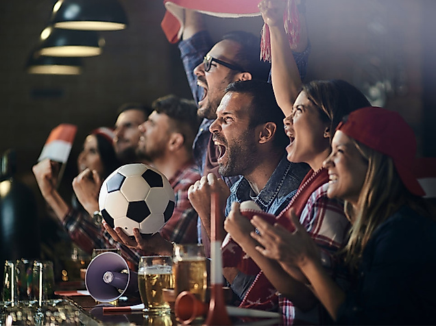 Zusammen Fußball gucken