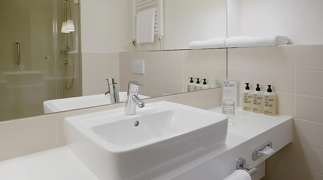 Raphael Hotel Wälderhaus Hamburg: Bathroom