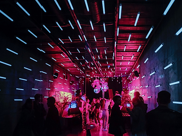 dot-club-bar-nachtleben-c-unsplash-alexander-popov