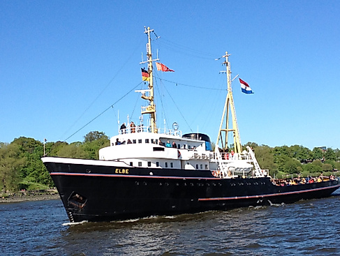 hafengeburtstag-2015-auslaufparade-063-hochseeschlepper-elbe-veranstaltungsdatenbank