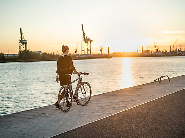 Fahrrad-grosse-Hafenrundfahrt-c-simon-AdobeStock_241398922