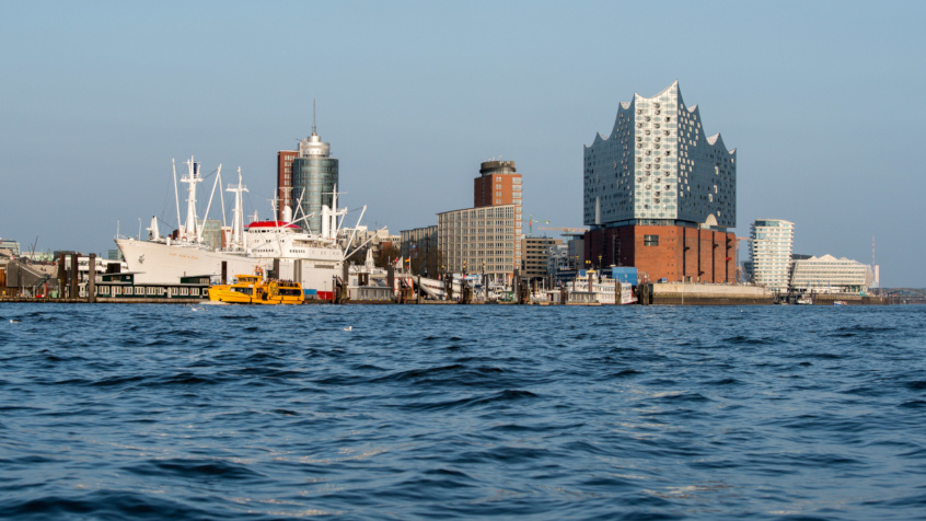 Package: Buzzing City by the Water