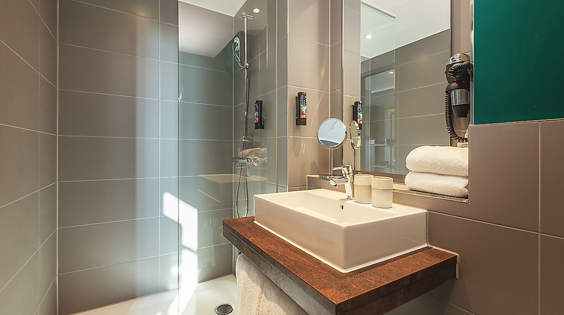Holiday Inn - the niu Bricks Hamburg: Example bathroom