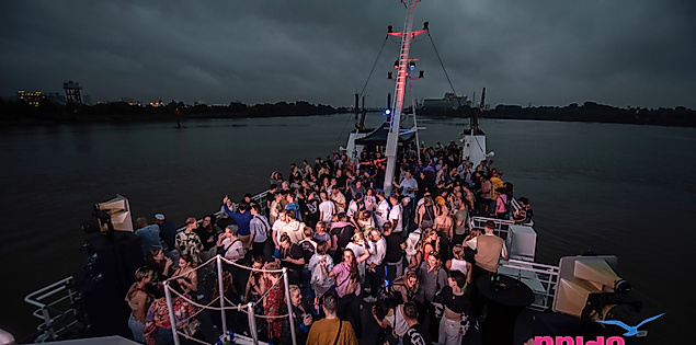Queer Boat Party “Pride Ahoi” on the Elbe in Hamburg – Community celebrates diversity on the water