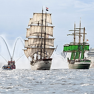 Port anniversary culmination parade