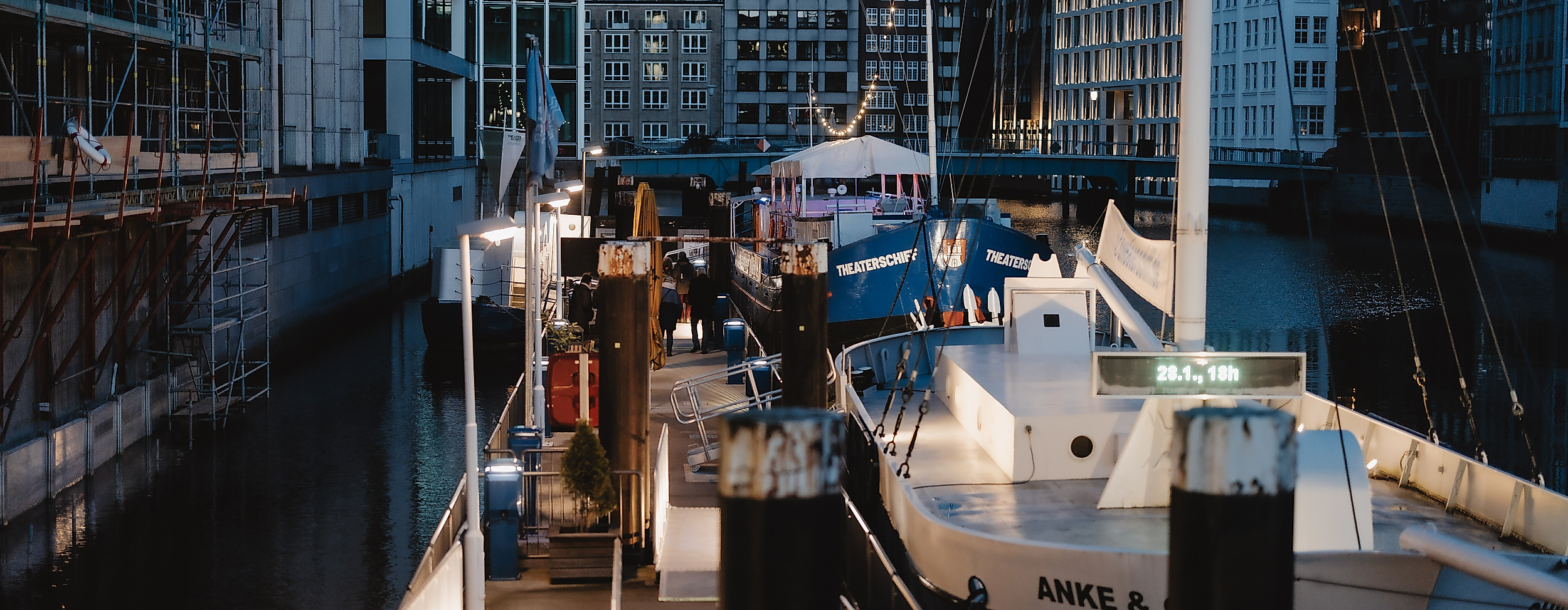 Fotograf_ Philipp Riemann Außen am Abend quer