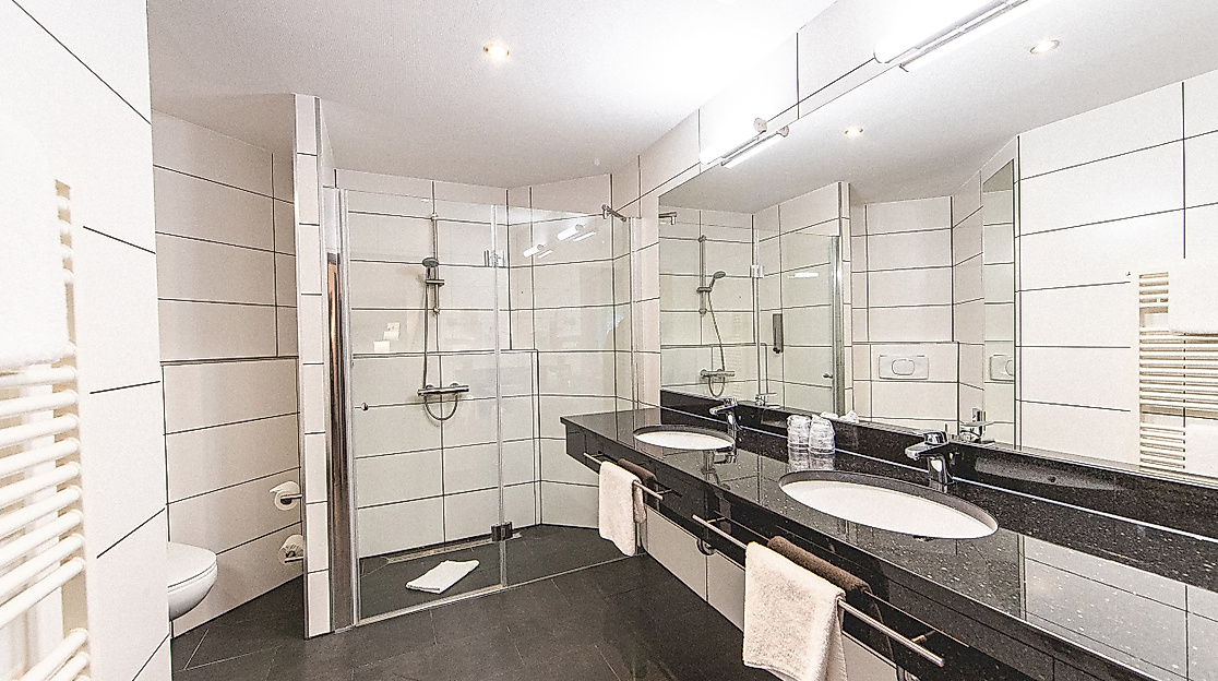 PLAZA INN Schmöker Hof: Bathroom