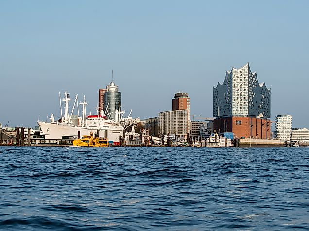 Package: Buzzing City by the Water