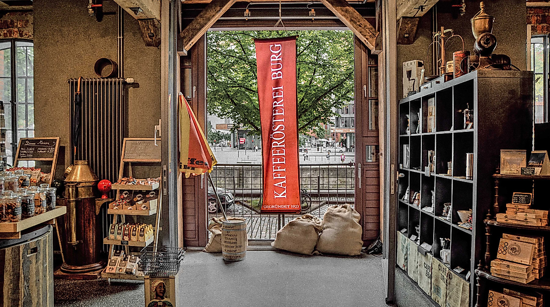 web-l-kaffeemuseum-genussspeicher-ausblick-auf-die-strasse-c-mediaserver-kaffeemuseum-burg