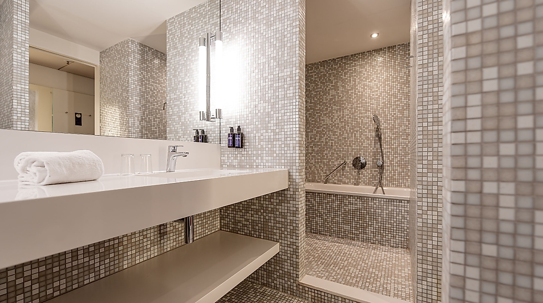 Empire Riverside Hotel Hamburg: Deluxe bathroom