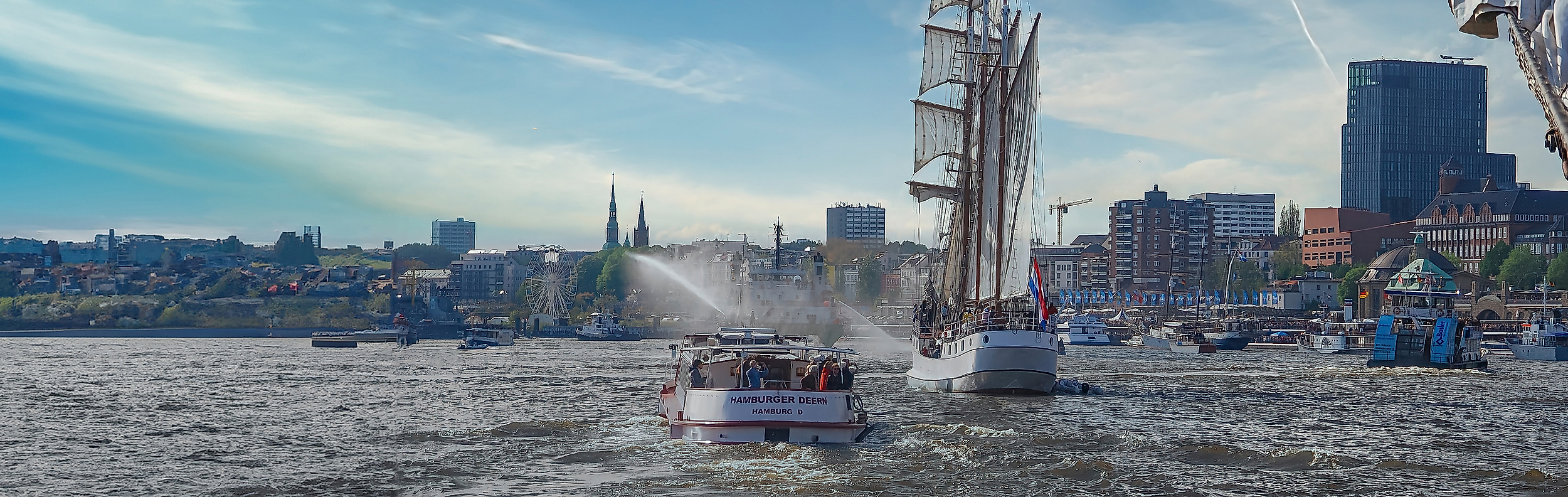 Port anniversary welcome parade on the Loth Loriën