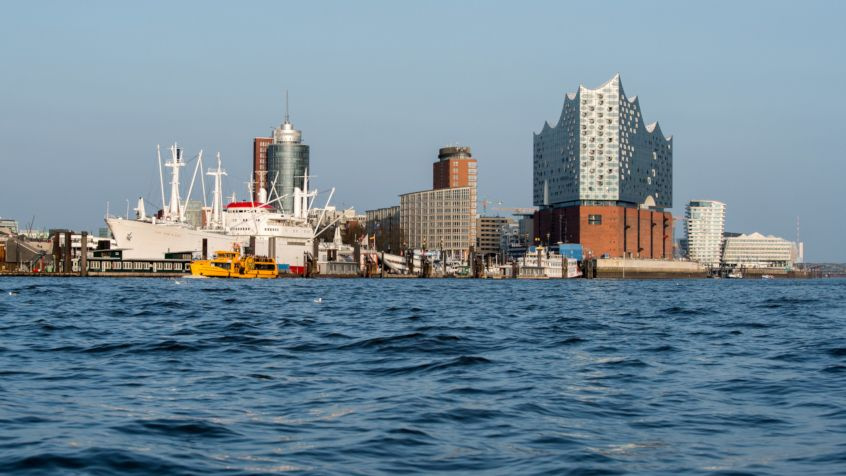 Package: Buzzing City by the Water